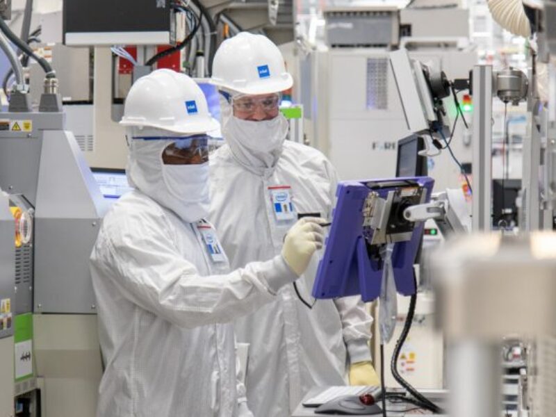 Intel продає половину свого ірландського заводу за 11 млрд дол. Intel продає половину свого ірландського заводу за 11 млрд дол.